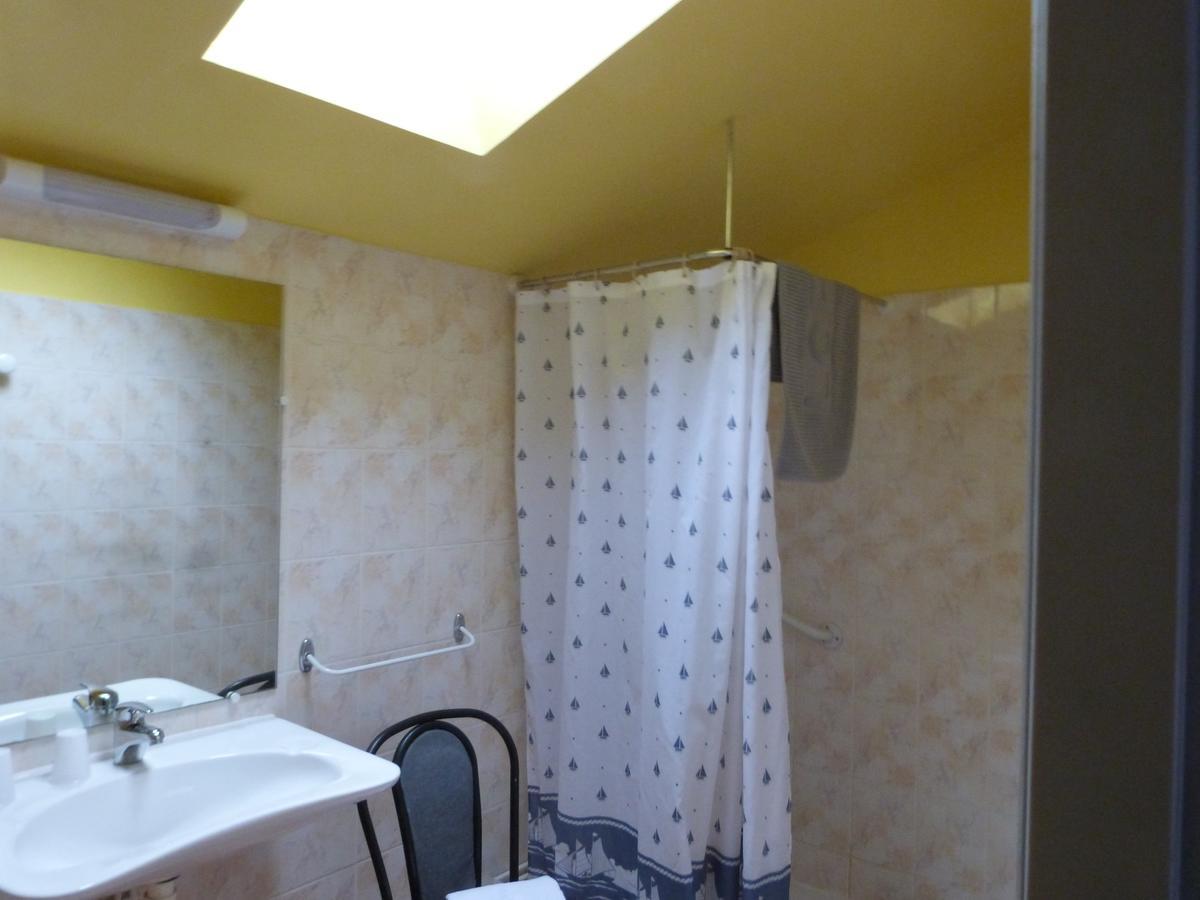 Leader Hotel Foucherans  المظهر الخارجي الصورة